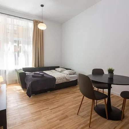 Cozy 2-bedroom Oasis In Appartement *